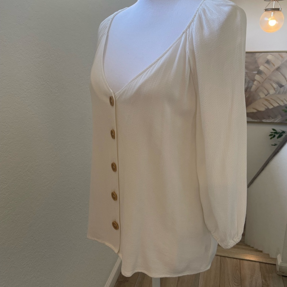 Sanctuary rayon blouse in cream. Medium